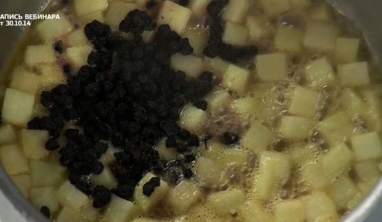 яблочный пирог из пшеничного хлеба