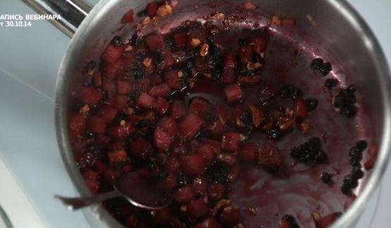 яблочный пирог из пшеничного хлеба