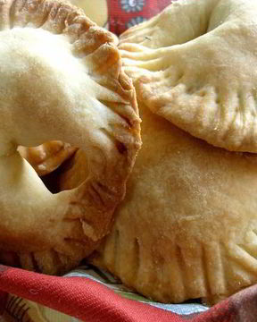 Легкие пирожки с курицей и сыром