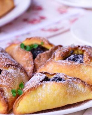 Открытые пирожки треугольники с маком