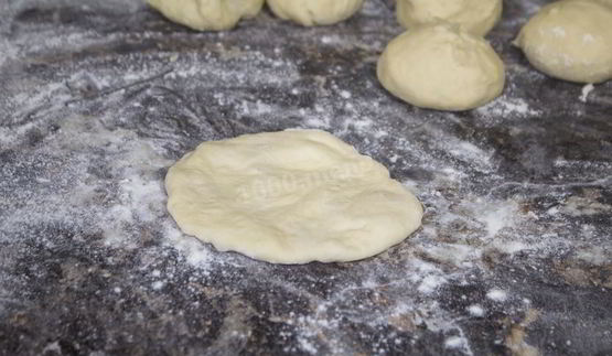 пирожки дрожжевые на воде на сковороде