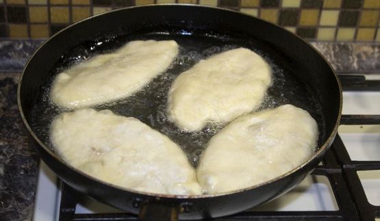 пирожки дрожжевые на воде на сковороде