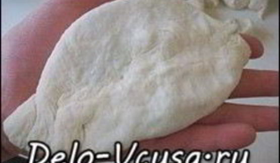 пирожки из дрожжевого теста с яйцом, луком и рисом