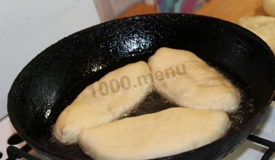 пирожки из готового дрожжевого теста с рисом
