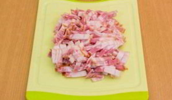 пирожки из слоеного теста с капустой, беконом и фаршем