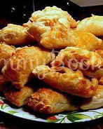 Пирожки из слоеного теста с начинкой