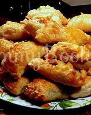 Пирожки из слоеного теста с начинкой