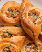 Пирожки из слоеного теста с рыбой