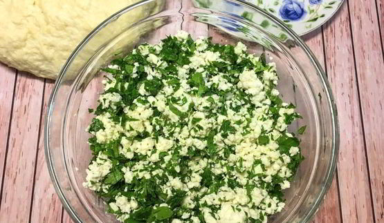 пирожки с брынзой и петрушкой