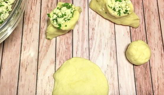 пирожки с брынзой и петрушкой