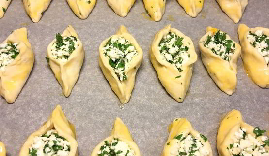 пирожки с брынзой и петрушкой