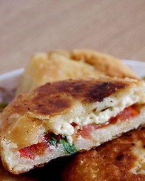 Пирожки с брынзой и зеленью