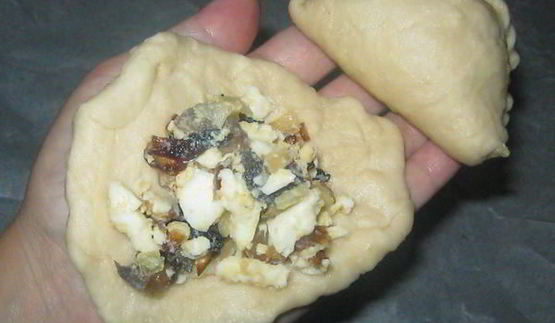 пирожки с грибами, луком и яйцом