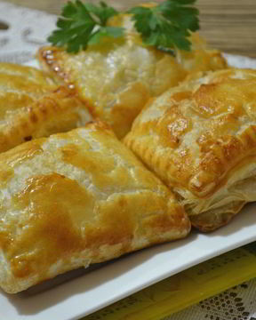 Пирожки с капустой из слоеного бездрожжевого теста