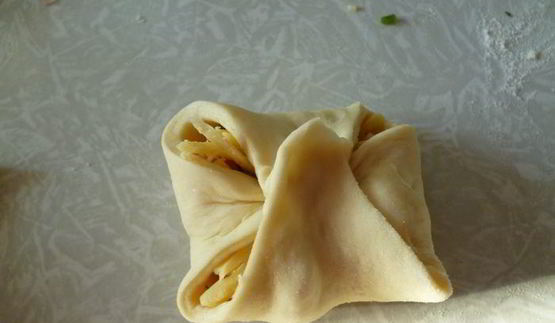 пирожки с вкусом пиццы из ленивого дрожжевого теста