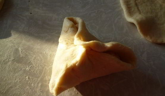 пирожки с вкусом пиццы из ленивого дрожжевого теста