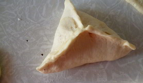 пирожки с вкусом пиццы из ленивого дрожжевого теста