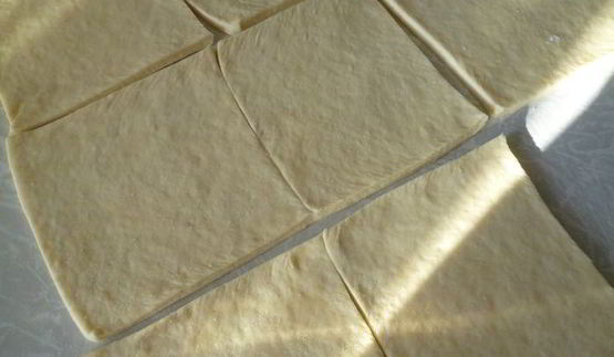 пирожки с вкусом пиццы из ленивого дрожжевого теста