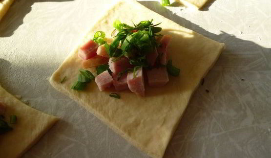 пирожки с вкусом пиццы из ленивого дрожжевого теста