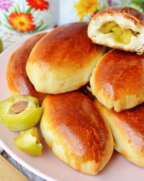 Пирожки со сливами духовые