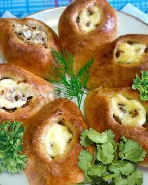 Пирожки Свиха с сыром и мясом