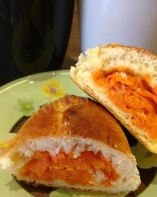 Сладкие пушистые дрожжевые пирожки с начинкой из моркови