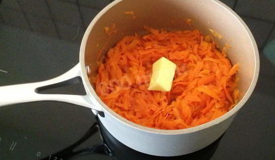 сладкие пушистые дрожжевые пирожки с начинкой из моркови