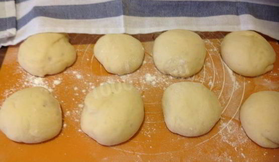 сладкие пушистые дрожжевые пирожки с начинкой из моркови