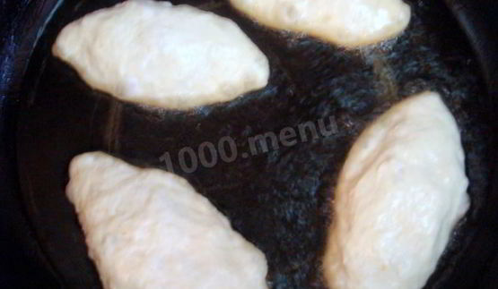 жареные постные дрожжевые пирожки на сухих дрожжах с капустой за 15 минут