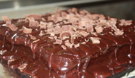 брауни с ганашом и шоколадным гляссажем