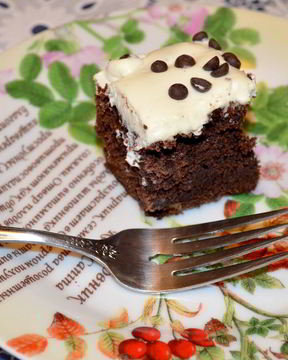 Брауни с какао, орешками и маскарпоне