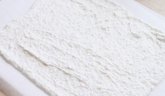 кокосово-клубничное пирожное