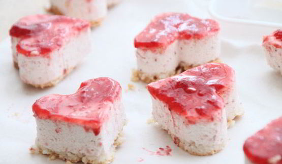 кокосово-клубничное пирожное