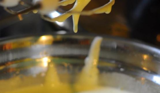 пирожное с маскарпоне и апельсиновой карамелью