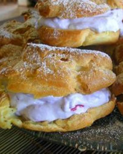 Рецепт пирожных из заварного теста с ягодами и сливками