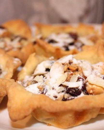 Рецепт пирожных с клюквой и орехами