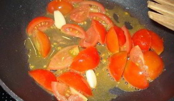 пирожные с томатным муссом и морковным кремом