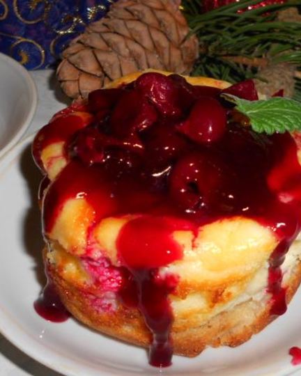 Рецепт пирожных с вишней и творожным кремом