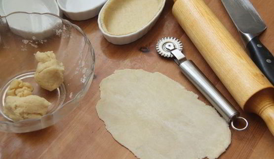 сливочное пирожное с вишней