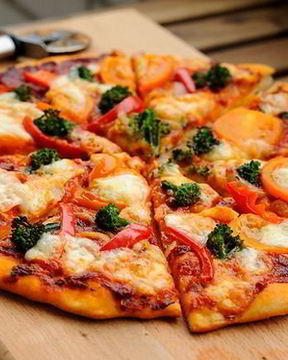 Быстрая домашняя пицца с брокколи