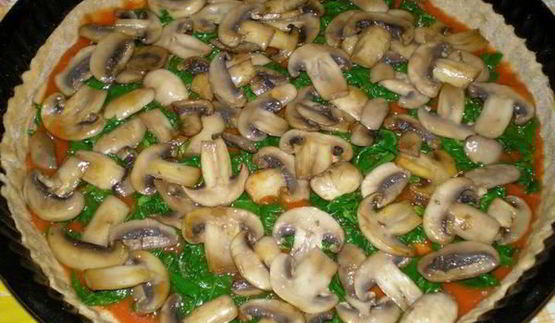 флорентийская пицца со шпинатом и грибами