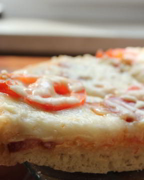 Легкая пицца с копченой говядиной