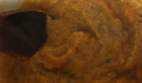 пицца из ржаной муки с тыквенным соусом и хамоном