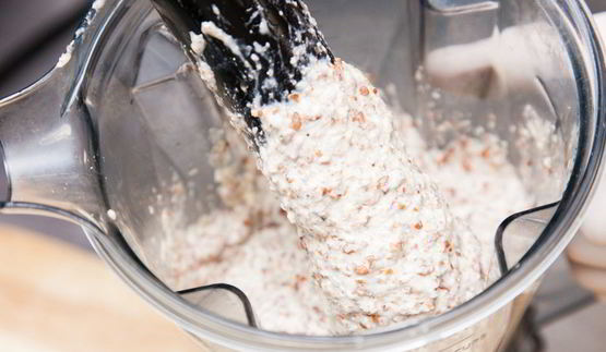 пицца из семян льна и миндаля