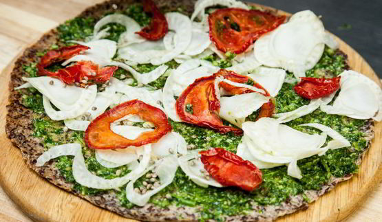 пицца из семян льна и миндаля