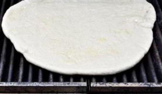 пицца на гриле на завтрак