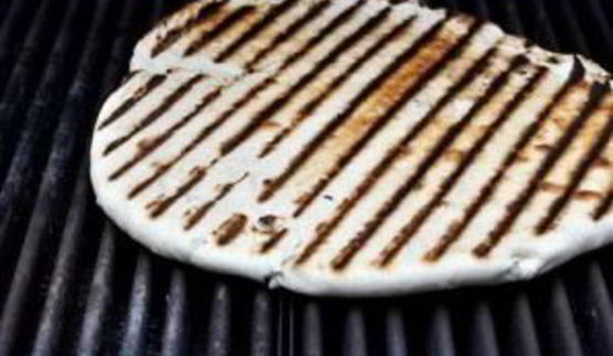 пицца на гриле на завтрак