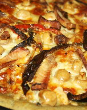 Пицца на сером тесте