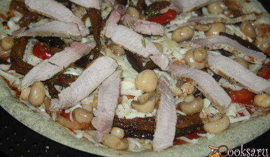 пицца на сером тесте