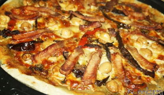 пицца на сером тесте